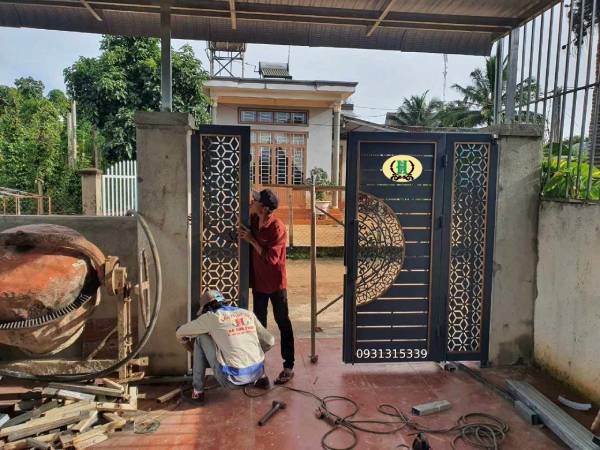 Đơn vị L&agrave;m Cửa Sắt gi&aacute; rẻ Tại T&acirc;n Uy&ecirc;n