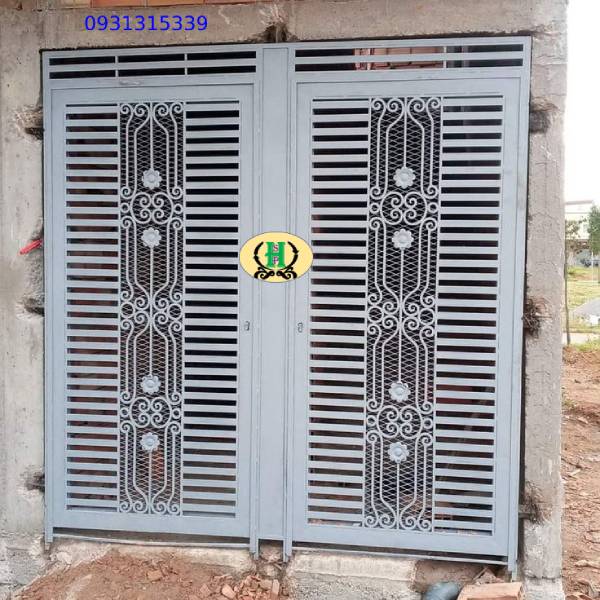 Dịch vụ Lắp đặt Cửa Sắt Gi&aacute; Rẻ Tại Nhơn Trạch